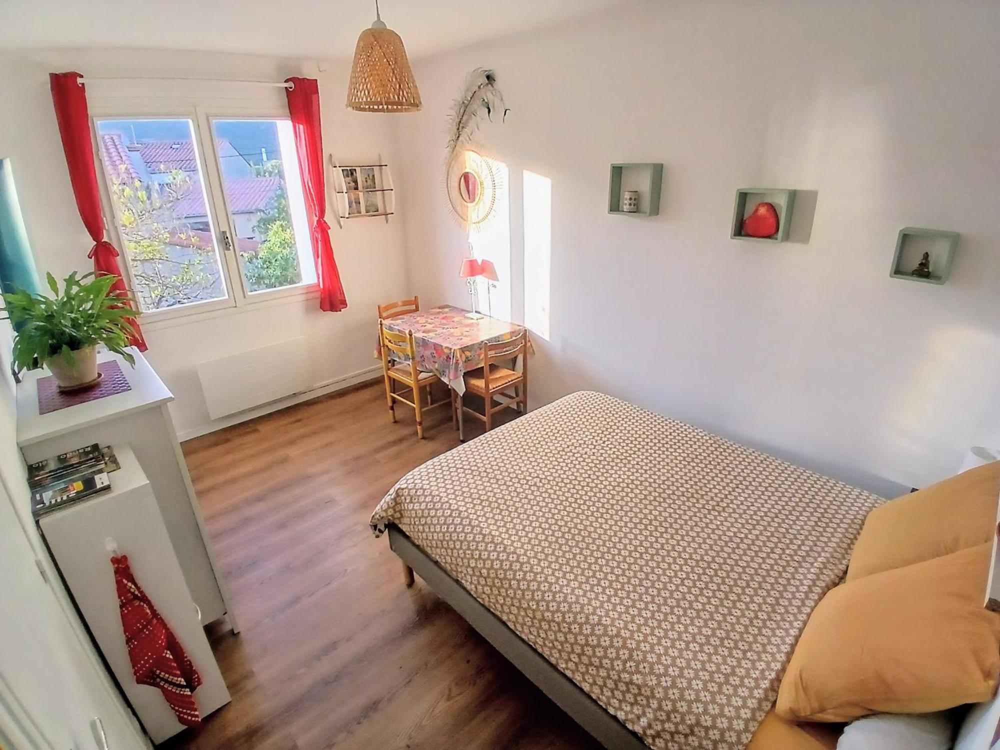 Comme Un Petit Studio - Totalement Independant - Entree Autonome Prades  Luaran gambar